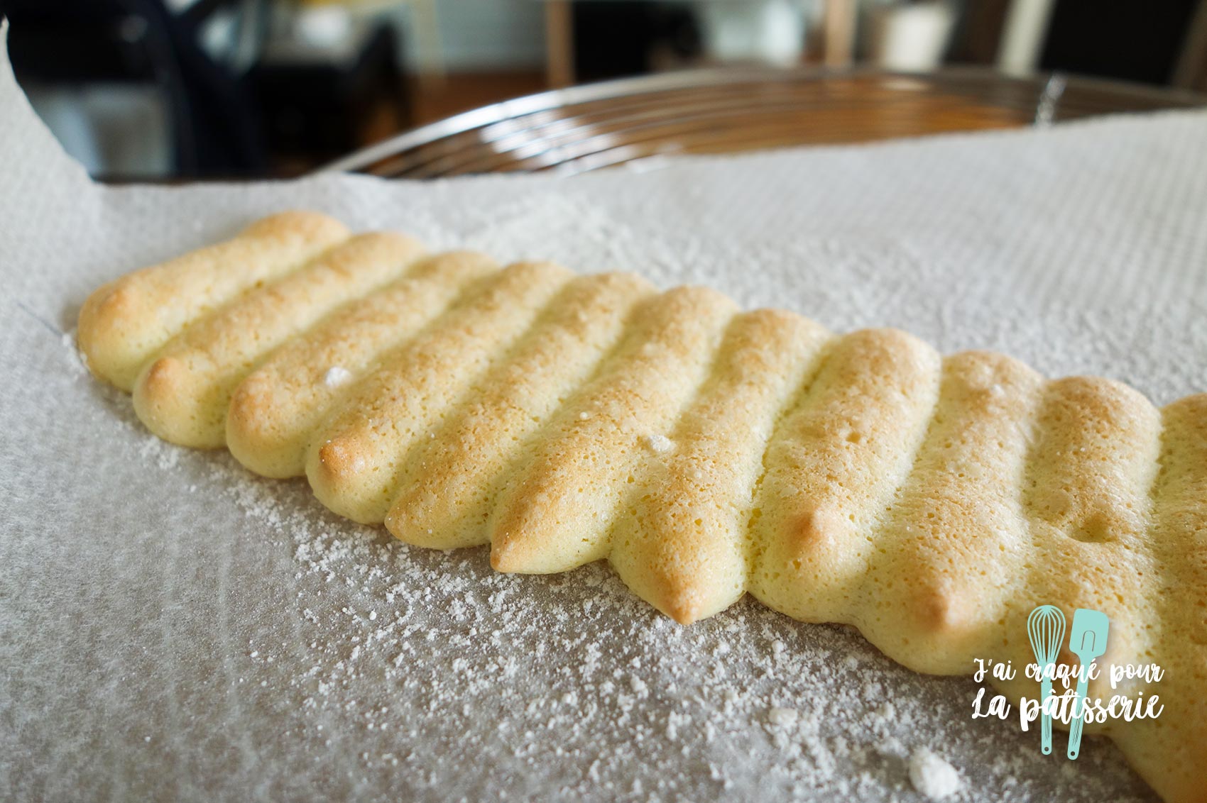 Biscuits à la cuillère en sortie de four